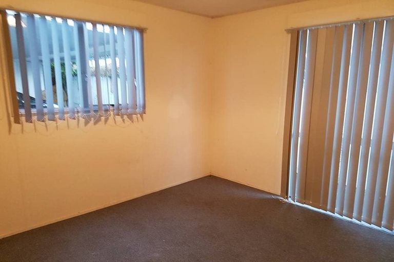 Photo of property in 2/12 Barneys Farm Road, Clendon Park, Auckland, 2103