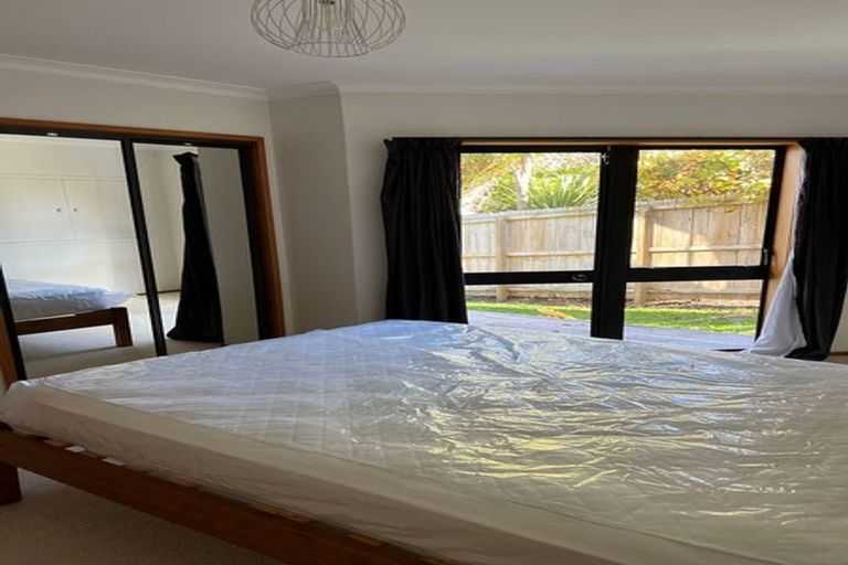 Photo of property in 9 Poaka Place, Beach Haven, Auckland, 0626