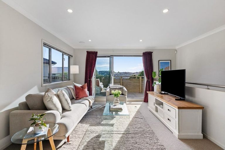 Photo of property in 16 Ted Gilberd Place, Newlands, Wellington, 6037