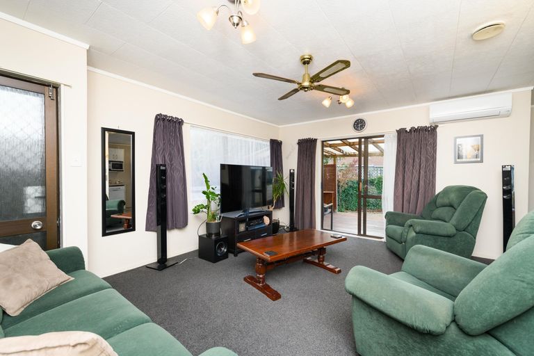 Photo of property in 2 Bevan Place, Cloverlea, Palmerston North, 4412