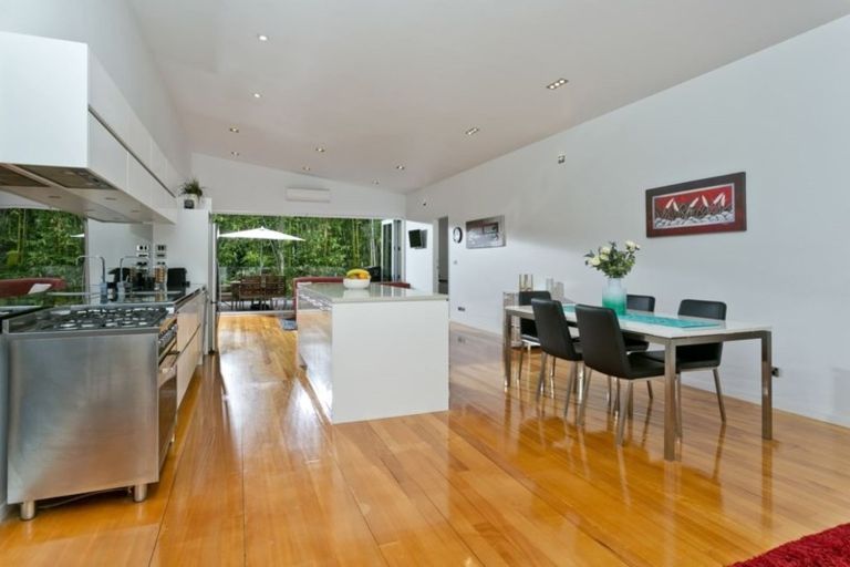 Photo of property in 16c Charmaine Road, Torbay, Auckland, 0630