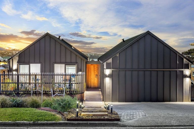 Photo of property in 50 Tiri Road, Manly, Whangaparaoa, 0930