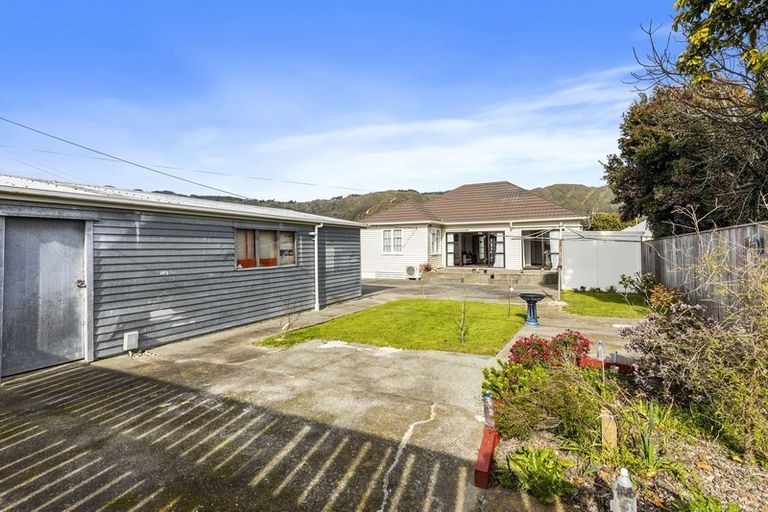 Photo of property in 17 Hewer Crescent, Naenae, Lower Hutt, 5011