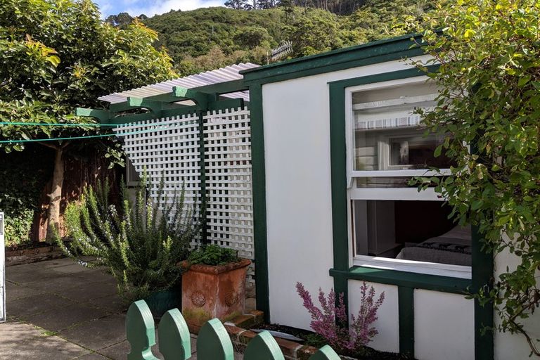 Photo of property in 2 Torless Terrace, Thorndon, Wellington, 6011