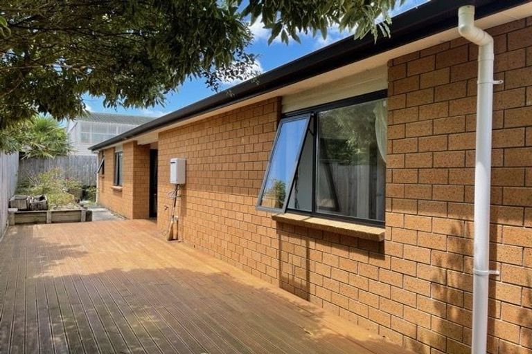 Photo of property in 236a Whitney Street, Blockhouse Bay, Auckland, 0600