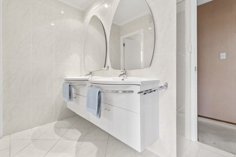 Photo of property in 163 Chelsea View Drive, Chatswood, Auckland, 0626