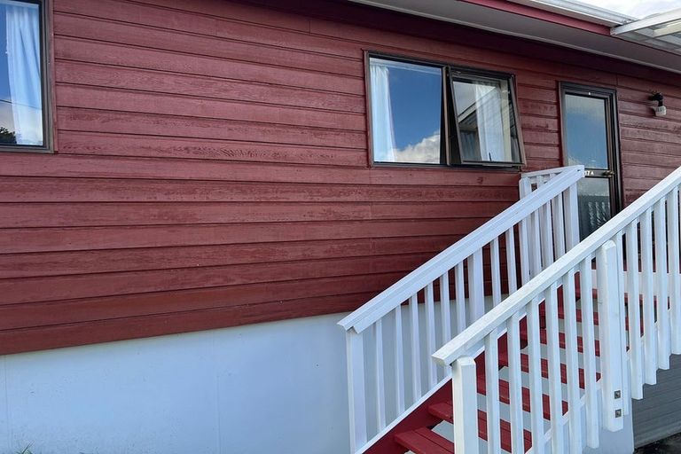 Photo of property in 2/17 Park Road, Glenfield, Auckland, 0629