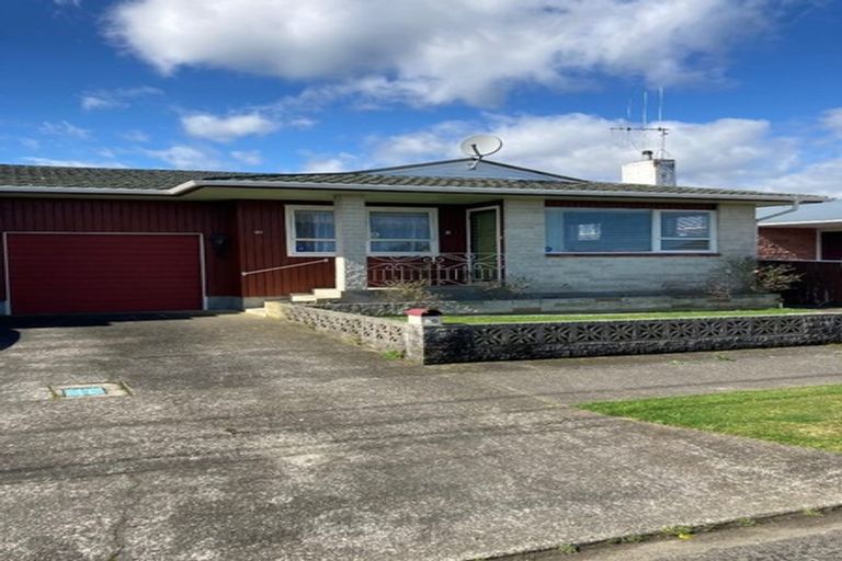 Photo of property in 70 Winchester Street, Levin, 5510