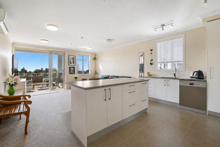 Photo of property in 38 Rewa Rewa Lane, Orewa, 0931