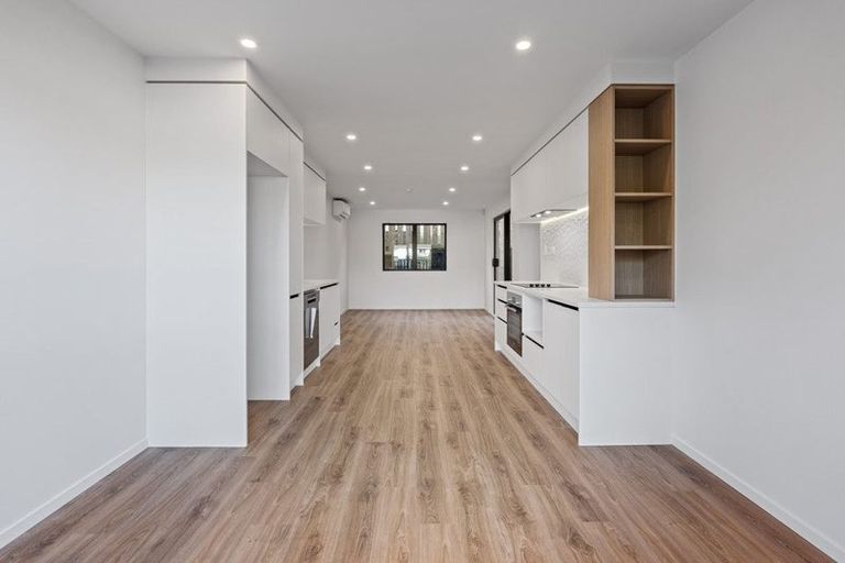 Photo of property in 8c Datura Place, Sunnynook, Auckland, 0620