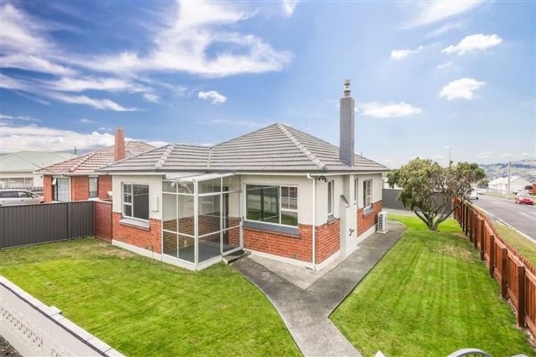 Photo of property in 27 Isadore Road, Saint Clair, Dunedin, 9012