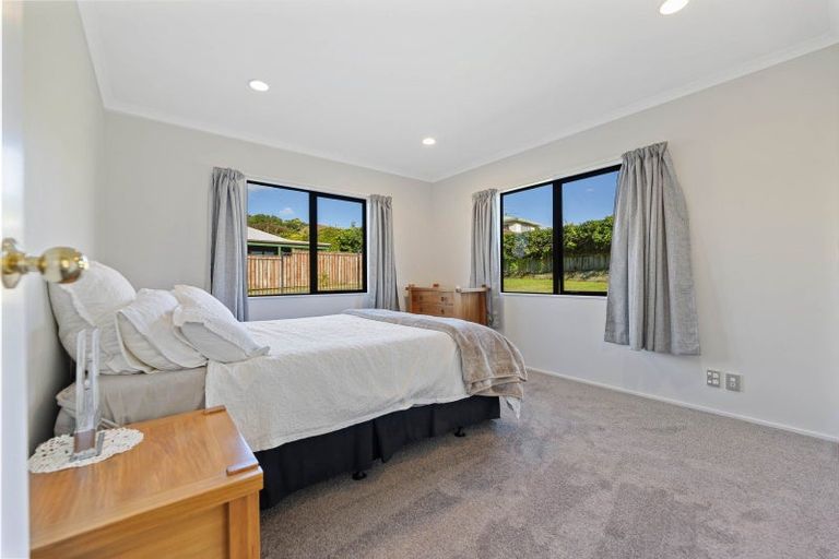 Photo of property in 27 Kinder Street, Acacia Bay, Taupo, 3330