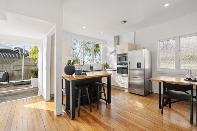 Photo of property in 23b Church Street, Northcote Point, Auckland, 0627