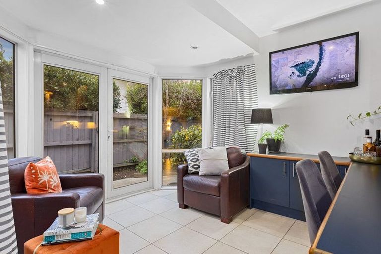 Photo of property in 2 Lewisham Park, St Albans, Christchurch, 8052