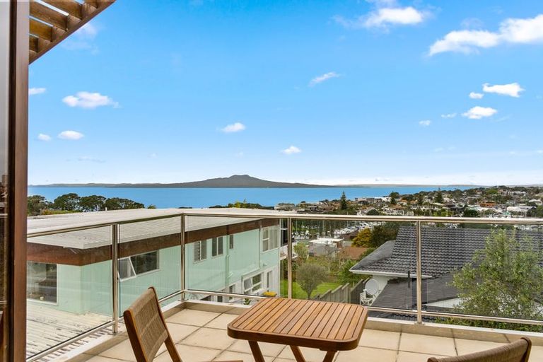 Photo of property in 15 Seaview Road, Castor Bay, Auckland, 0620