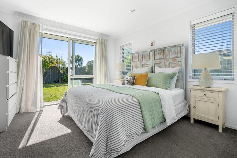 Photo of property in 33 Rainey Crescent, Papamoa Beach, Papamoa, 3118