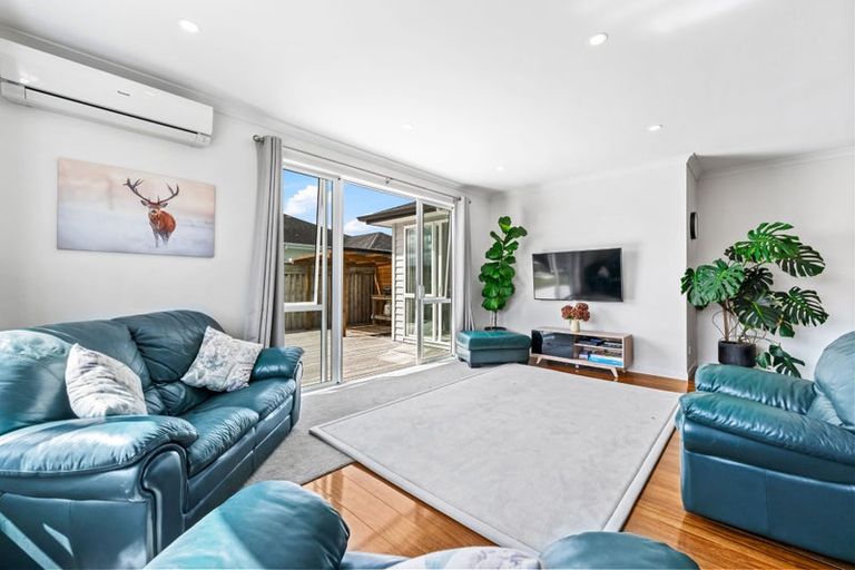 Photo of property in 1 Aporo Drive, Kumeu, 0810