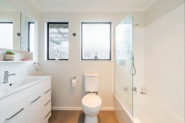 Photo of property in 57 Hartford Crescent, Totara Park, Upper Hutt, 5018