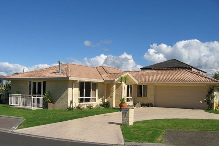 Photo of property in 1 Torelesse Road, Te Atatu Peninsula, Auckland, 0610