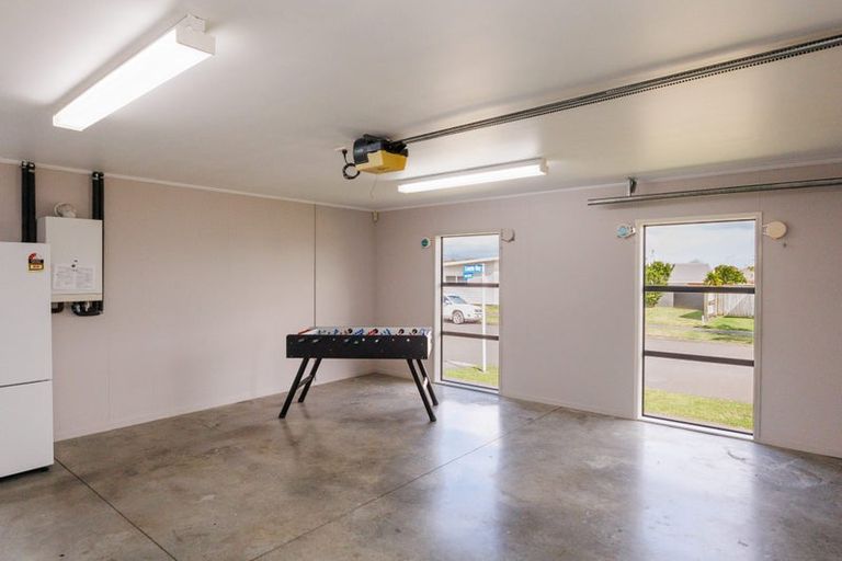 Photo of property in 38 Johnstone Drive, Fitzherbert, Palmerston North, 4410