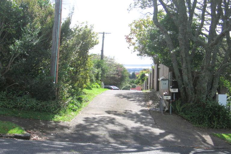 Photo of property in 2b Roland Hill, Glen Eden, Auckland, 0602