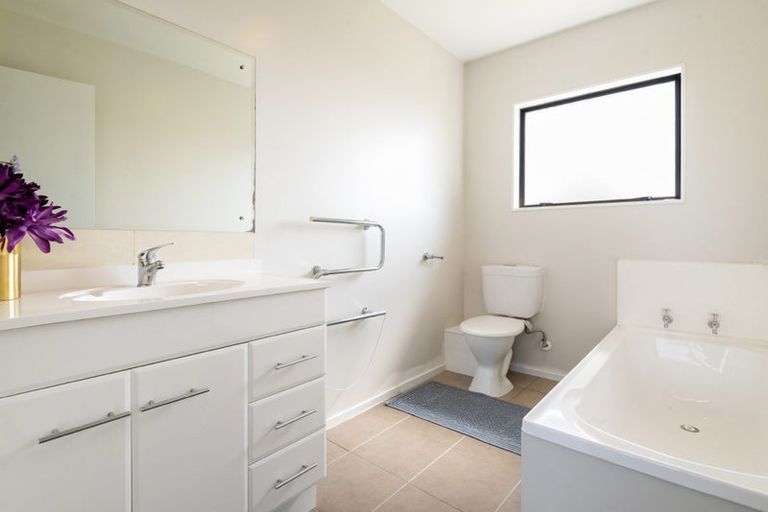 Photo of property in 181 Carlisle Road, Northcross, Auckland, 0632