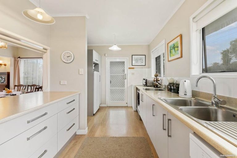 Photo of property in 30 Hutchinsons Road, Bucklands Beach, Auckland, 2014