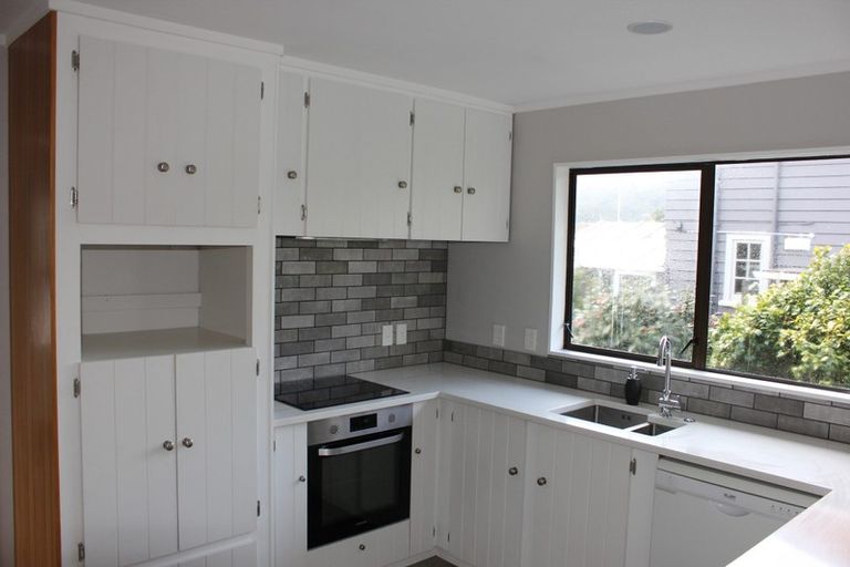 Photo of property in 33 Trelissick Crescent, Ngaio, Wellington, 6035