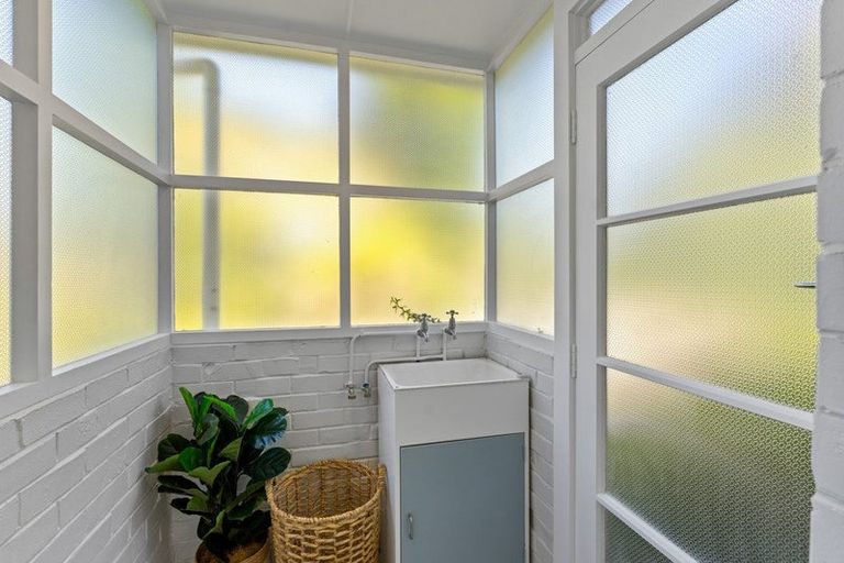 Photo of property in 2/22 Margaret Place, Milford, Auckland, 0620