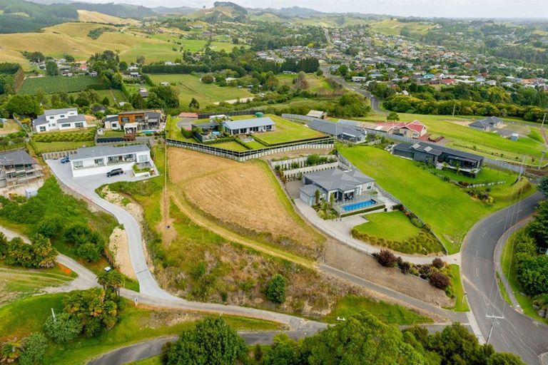 Photo of property in 2 Ranginui Loop Road, Welcome Bay, Tauranga, 3175