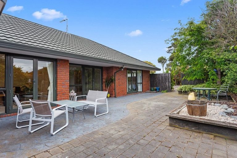 Photo of property in 43 Orlando Crescent, Waimairi Beach, Christchurch, 8083