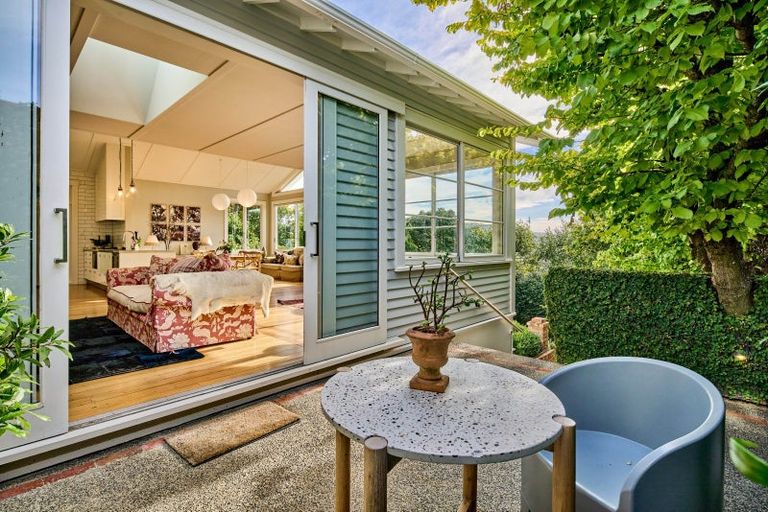 Photo of property in 18 Harbour View Road, Northland, Wellington, 6012