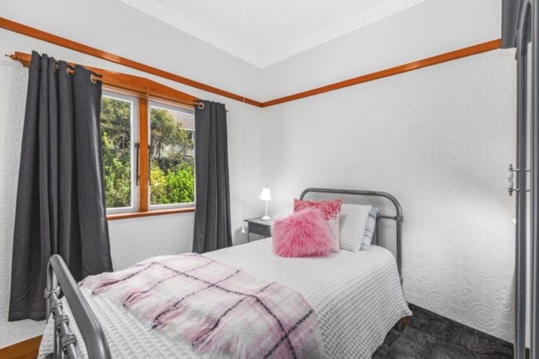 Photo of property in 102 Paremata Road, Paremata, Porirua, 5024