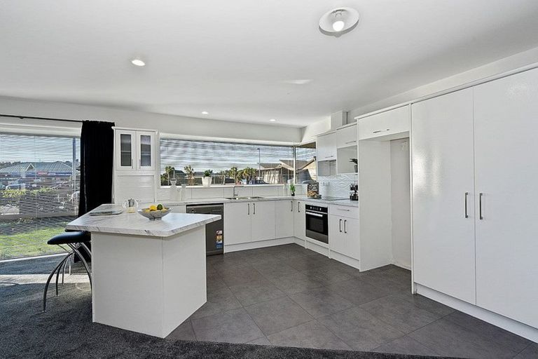 Photo of property in 51 Queenspark Drive, Parklands, Christchurch, 8083