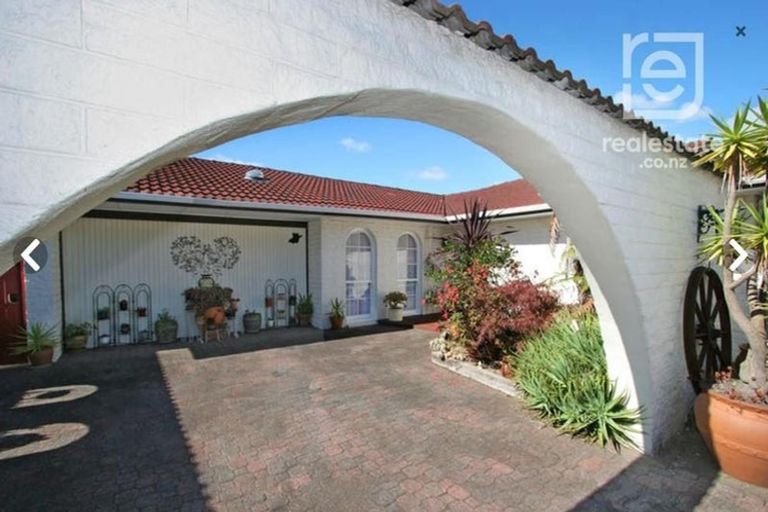 Photo of property in 11 Glenmore Road, Sunnyhills, Auckland, 2010