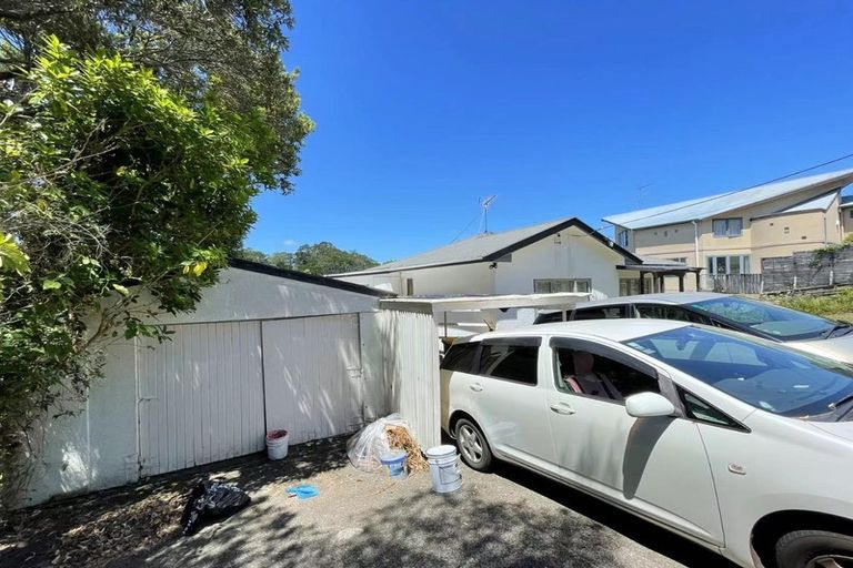 Photo of property in 28 Harrybrook Road, Green Bay, Auckland, 0604