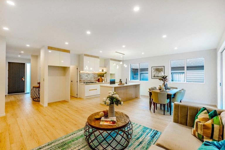 Photo of property in 28 Konoba Avenue, Kumeu, 0810