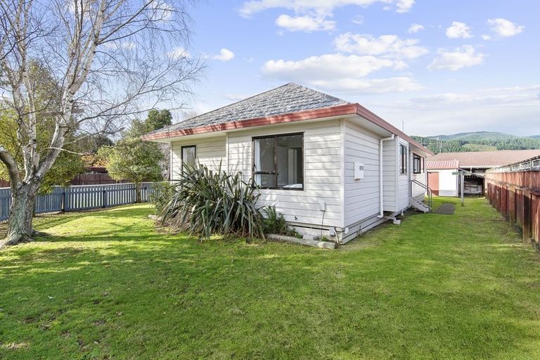 Photo of property in 64 Arawhata Road, Paraparaumu, 5032