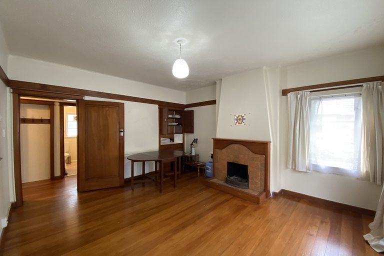 Photo of property in San Marino Apartments, 2/4 Oak Park Avenue, Te Aro, Wellington, 6011