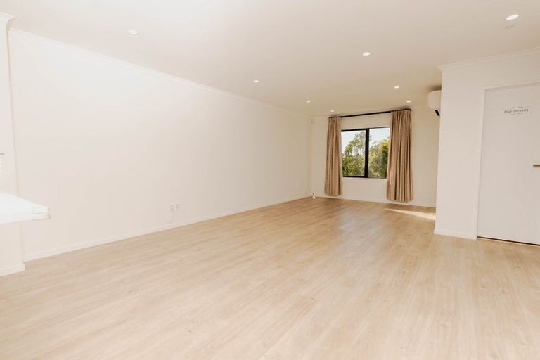 Photo of property in 5/7 Glen Road, Ranui, Auckland, 0612