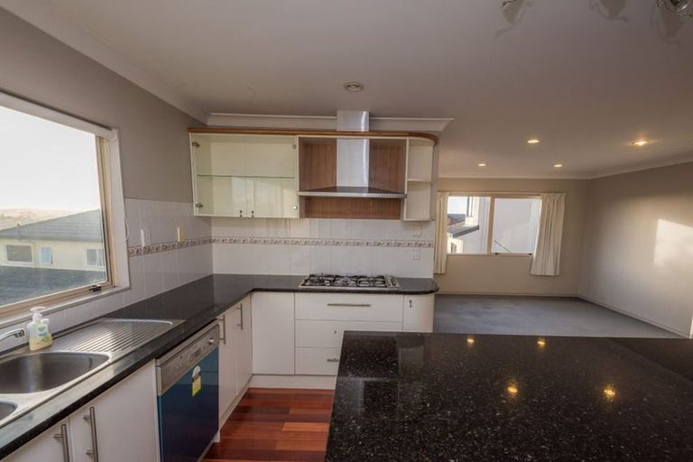 Photo of property in 42 Mandeville Place, Unsworth Heights, Auckland, 0632