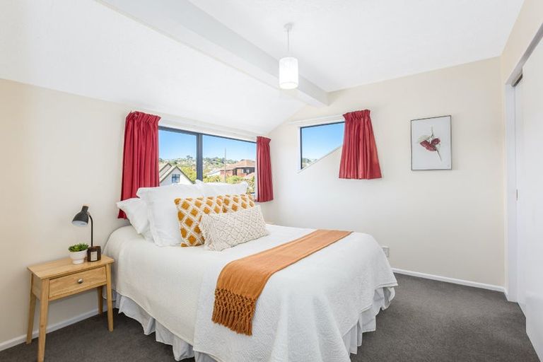 Photo of property in 122 Westchester Drive, Churton Park, Wellington, 6037