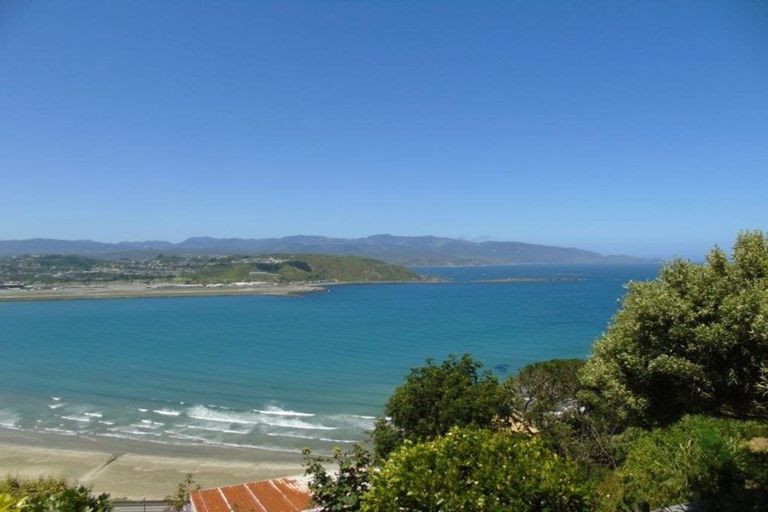 Photo of property in 77 Houghton Bay Road, Houghton Bay, Wellington, 6023