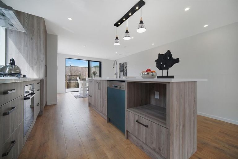 Photo of property in 20b Crestview Rise, Papakura, 2110