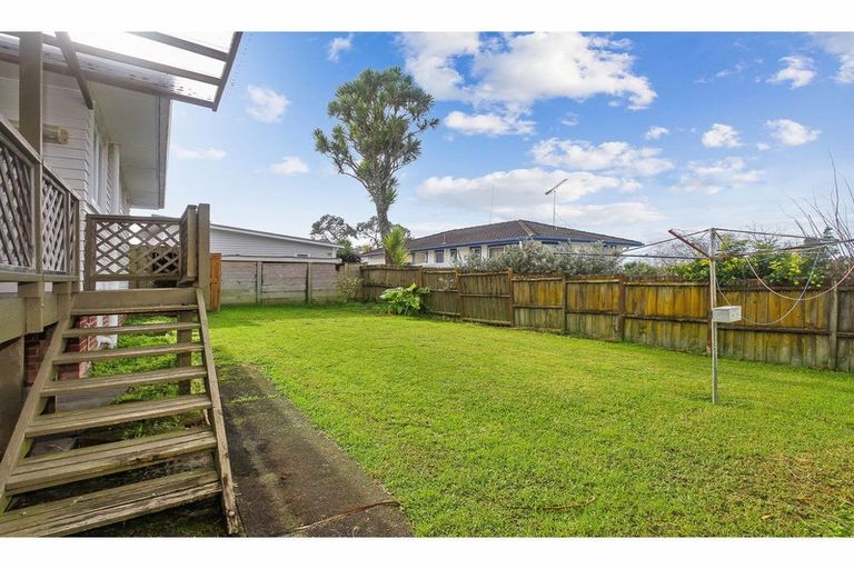 Photo of property in 3 Ngatoa Place, Glenfield, Auckland, 0629