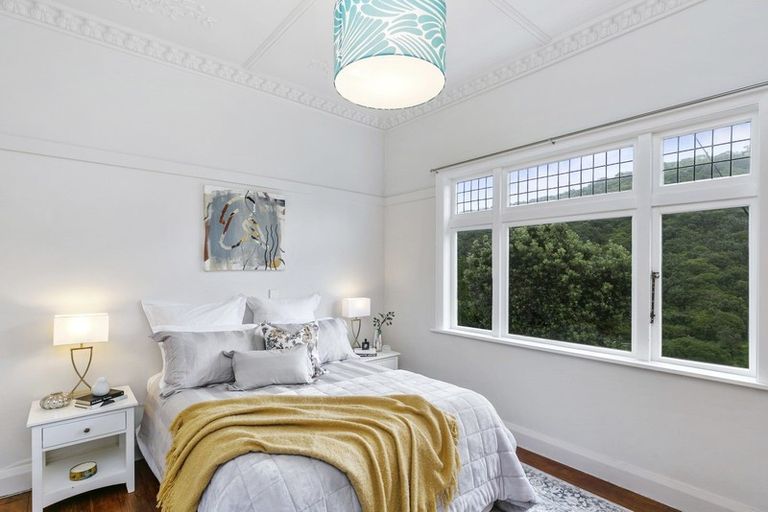 Photo of property in 121 Houghton Bay Road, Houghton Bay, Wellington, 6023