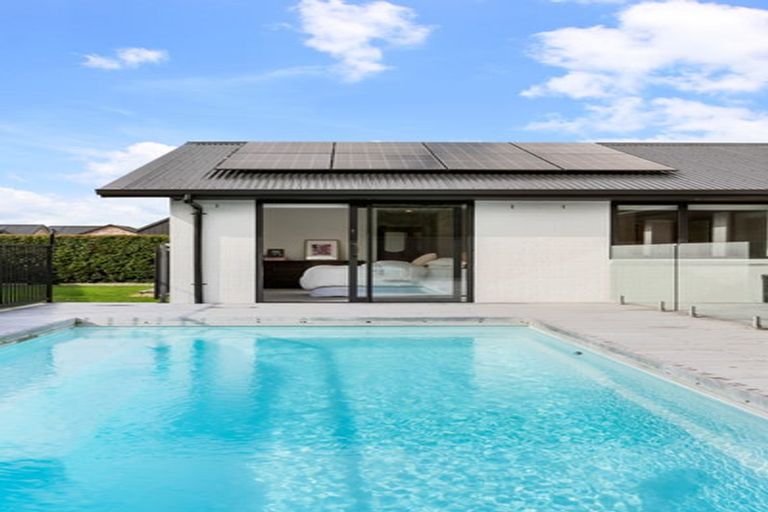 Photo of property in 15 Bellamont Street, Kumeu, 0810
