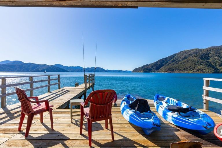 Photo of property in 313 Port Underwood Road, Whatamango Bay, Picton, 7281