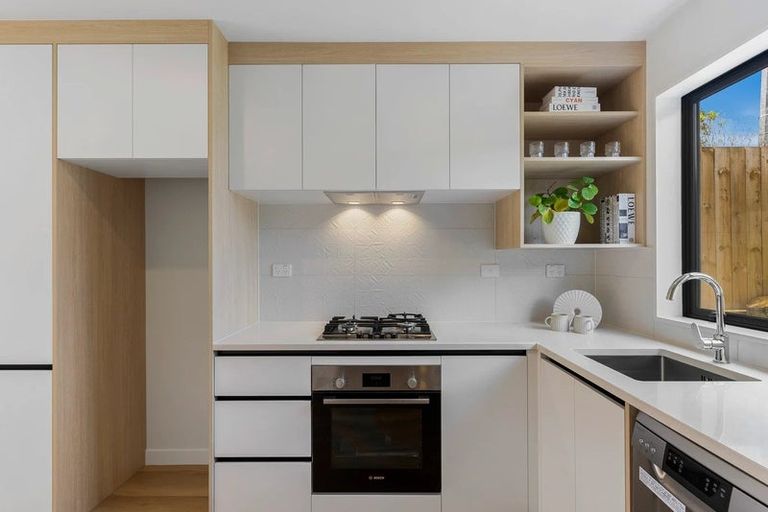 Photo of property in 72b Weatherly Road, Torbay, Auckland, 0630