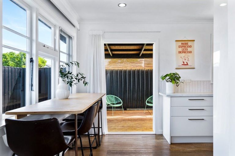 Photo of property in 15 Puketapu Road, Taradale, Napier, 4112